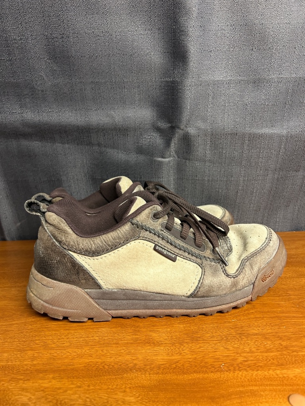 Patagonia Suede Low-Top Hiking Sneakers Boaris Hiking Trail shoes Vibram Size 8 - Picture 2 of 7